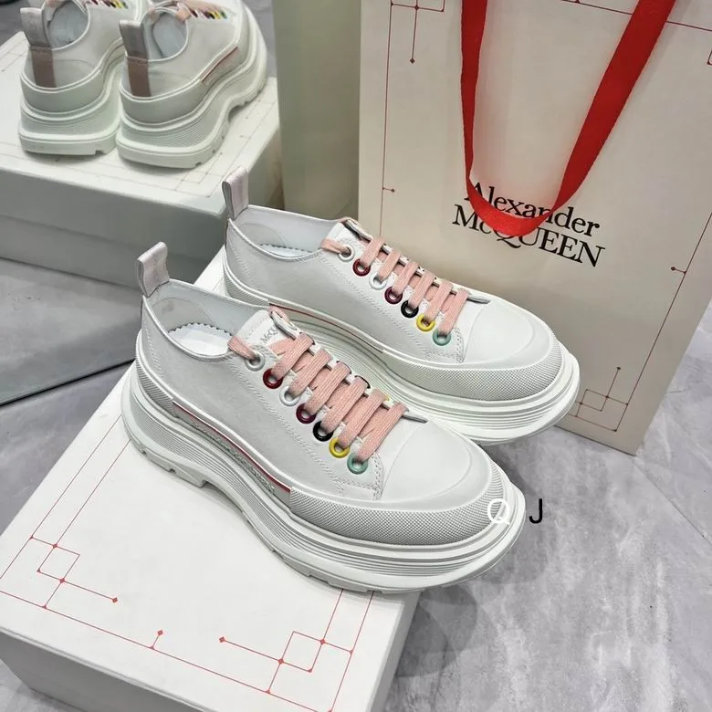 Alexander Mcqueen Low Cut Woman Ts