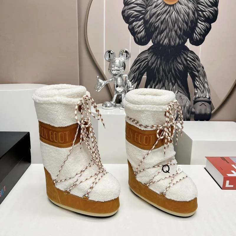 UGG snow boot  Ts
