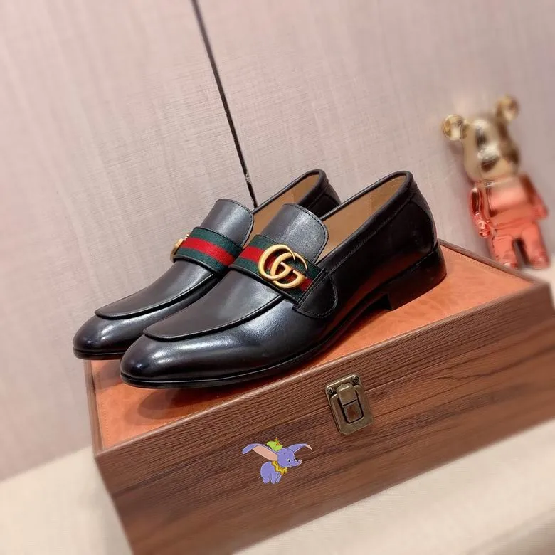 Gucci Suit shoes man Ts
